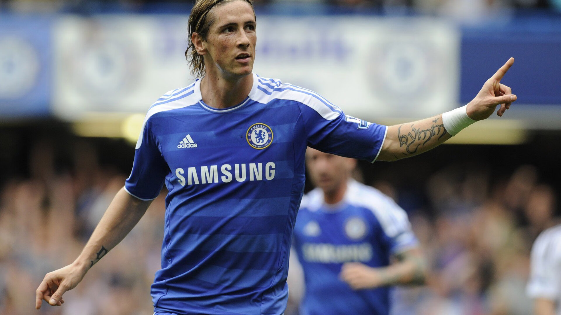 维尔·冯·威克:依靠体能和力量优势,成功打破对方防线,温·维尔冯